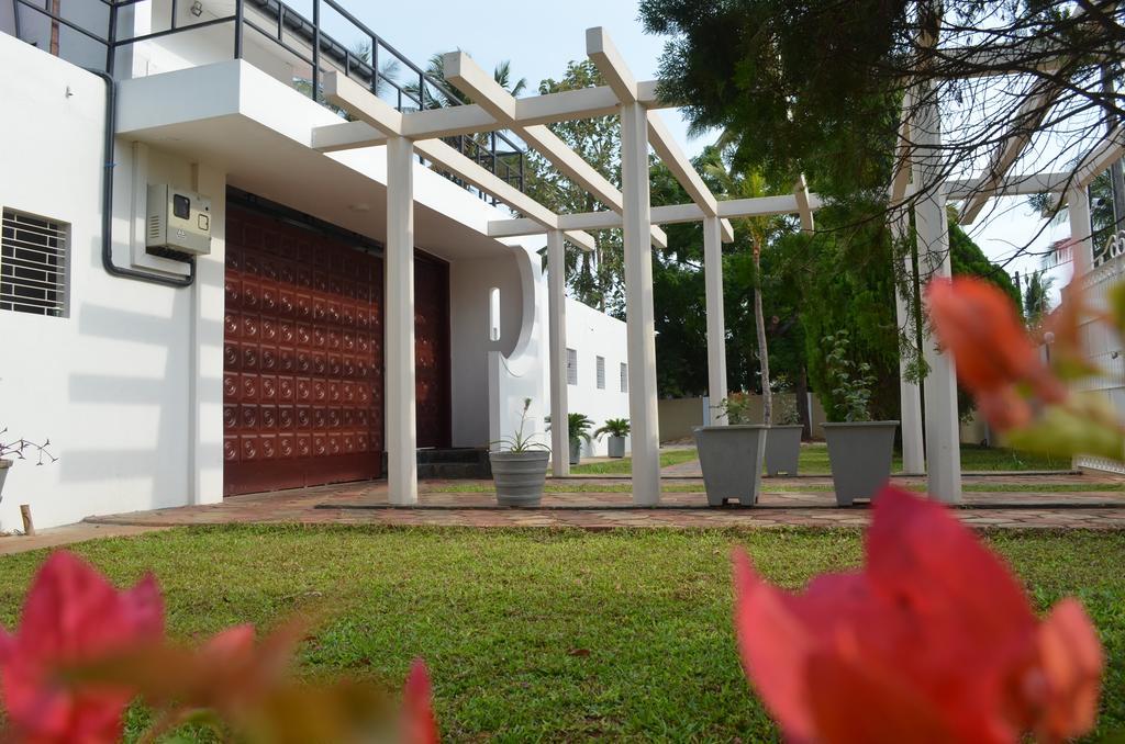 Dayanithi Guest House Джафна Экстерьер фото