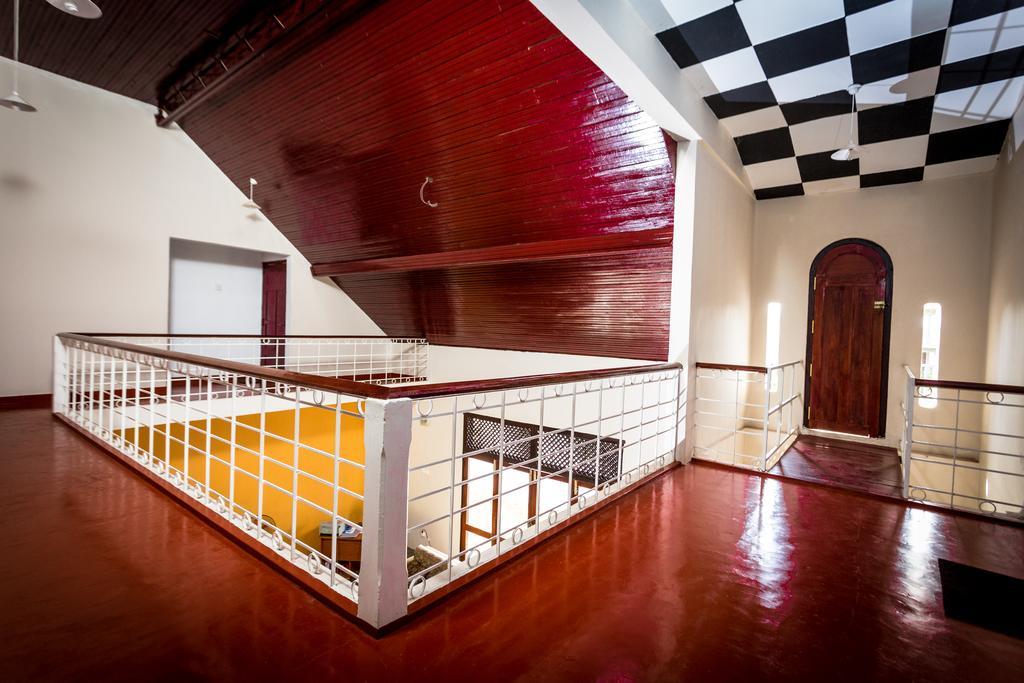 Dayanithi Guest House Джафна Экстерьер фото