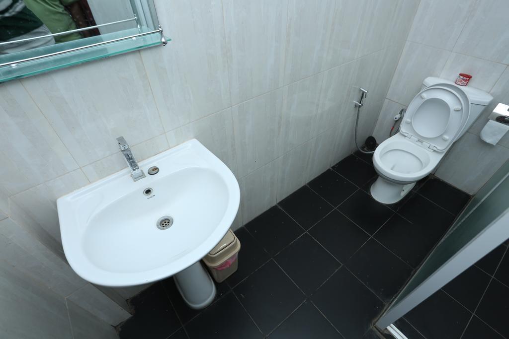 Dayanithi Guest House Джафна Экстерьер фото